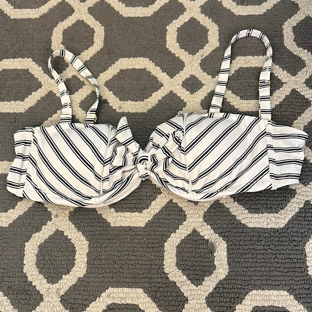 Swimsuits For All, women’s swimsuit top, size 20